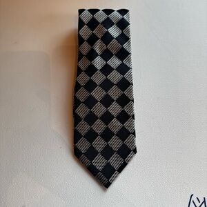 DONALD J TRUMP Signature Collection Necktie Gray Black Diamond Silk